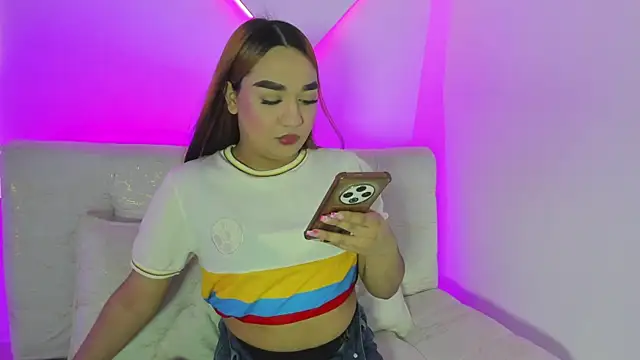 Snapshot of LiaCampbell_ chatting on June 23, 8:29 pm LiaCampbell online show from June 23, 8:29 pm