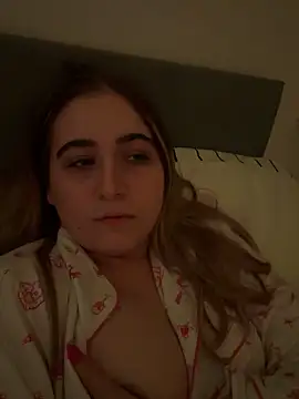 Taylormillie471 online show from May 6, 11:32 pm