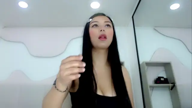 GiannaHott online show from May 2, 1:49 pm