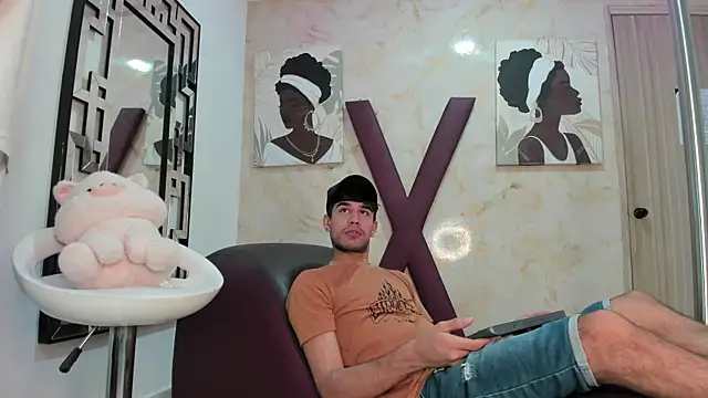 Snapshot of LUCKY_BOX2026 chatting on July 7, 1:37 pm LUCKY BOX2026 online show from July 7, 1:37 pm