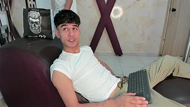 Snapshot of LUCKY_BOX2026 chatting on July 17, 7:30 pm LUCKY BOX2026 online show from July 17, 7:30 pm