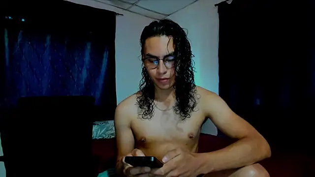 AntoniodeArmas online show from May 4, 10:17 pm