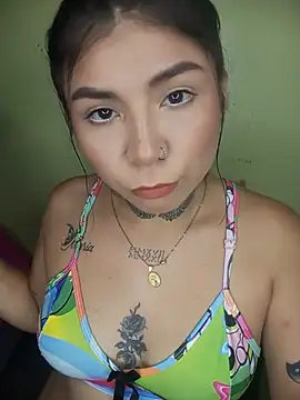 PequenaNena online show from May 17, 2:42 am