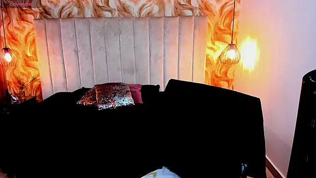 Snapshot of ChloeSmith9 chatting on June 11, 8:51 pm ChloeSmith9 online show from June 11, 8:51 pm