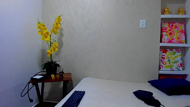 Snapshot of ChloeSmith9 chatting on June 19, 9:07 pm ChloeSmith9 online show from June 19, 9:07 pm