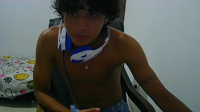 Snapshot of Hansel_take chatting on May 4, 6:48 pm Hansel take online show from May 4, 6:48 pm