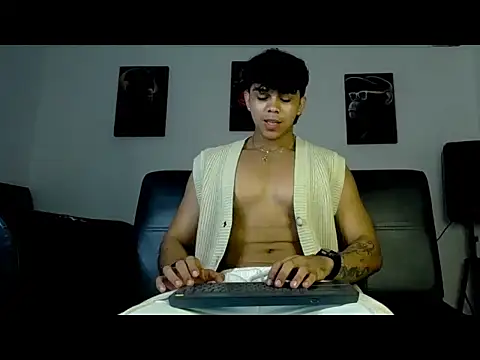 noahprada online show from May 6, 3:57 am