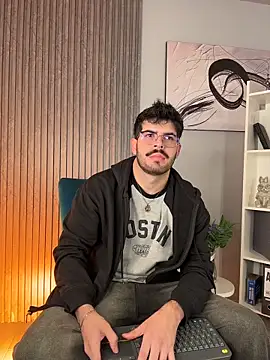 DomBoy  online show from June 17, 7:59 pm
