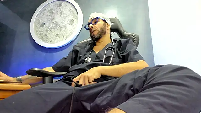 Snapshot of kevin_collins76 chatting on June 25, 2:44 am kevin collins76 online show from June 25, 2:44 am