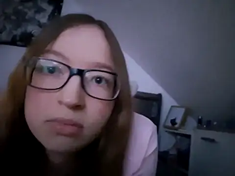 Freaky-Doll online show from May 3, 7:20 pm