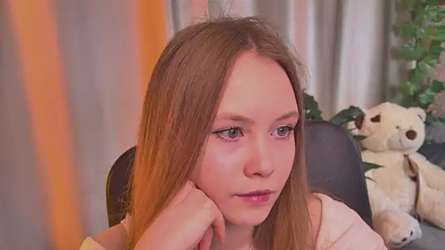 FloraLarsson online show from June 7, 10:19 am