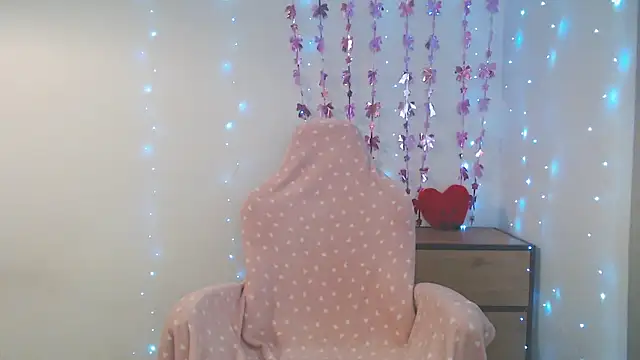 Snapshot of MillaVelvet chatting on June 1, 9:22 am MillaVelvet online show from June 1, 9:22 am