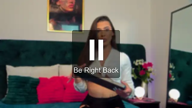 Snapshot of MyaMuuse chatting on June 2, 7:38 pm MyaMuuse online show from June 2, 7:38 pm