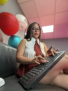 Snapshot of Aluna2_ chatting on June 23, 12:03 pm Aluna2 online show from June 23, 12:03 pm