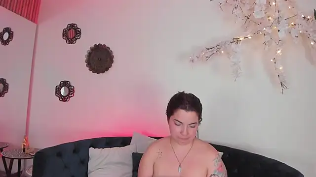 AngeliqueBoyer   online show from July 7, 7:23 am