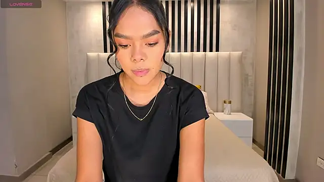 SaphiraJames online show from May 28, 2:20 am