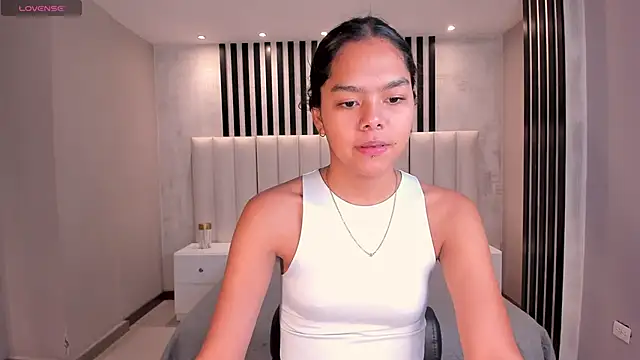 SaphiraJames online show from June 27, 1:54 am