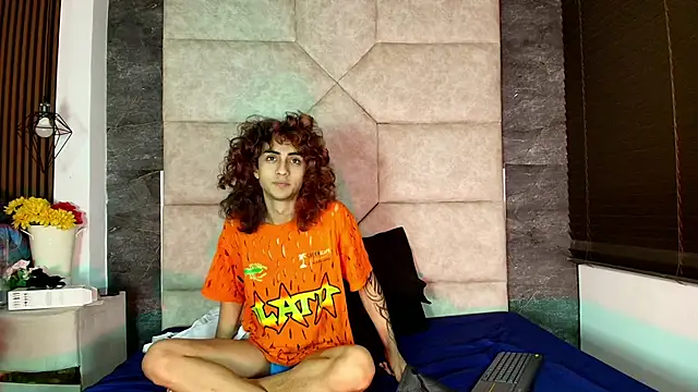 Divine      online show from May 30, 2:08 am