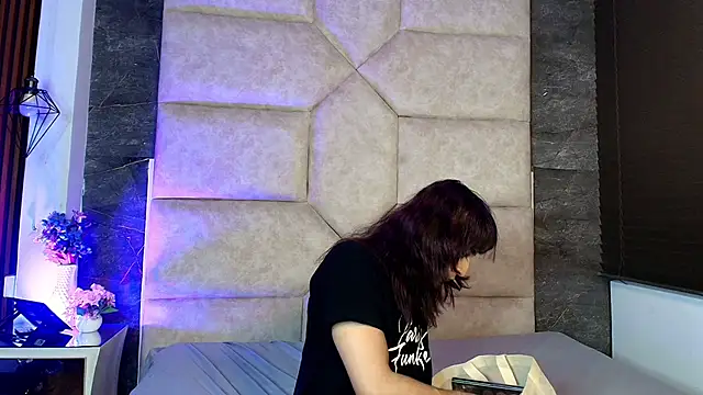 Divine      online show from June 20, 8:55 pm