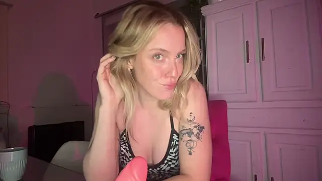 sweetemma x online show from May 1, 1:10 am