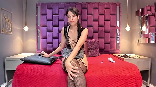 Snapshot of AlesiaLara chatting on June 1, 7:15 pm AlesiaLara online show from June 1, 7:15 pm