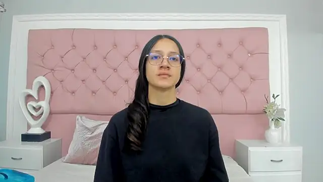 Snapshot of SarahDoll__ chatting on June 5, 12:44 pm SarahDoll online show from June 5, 12:44 pm