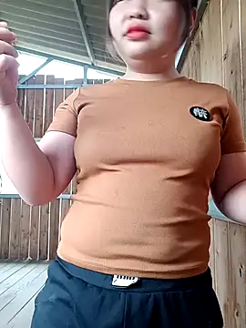 Lily Henry online show from May 1, 7:46 am