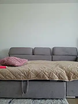 EMILLYREED11 online show from May 15, 11:39 am