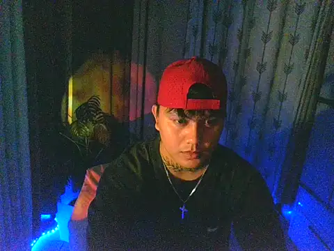 Snapshot of Ashtonfuckingboi chatting on May 13, 12:24 pm Ashtonfuckingboi online show from May 13, 12:24 pm