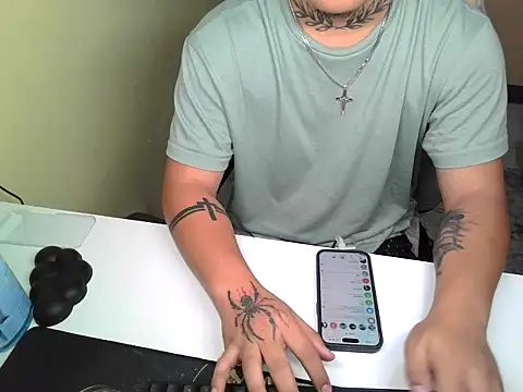 Snapshot of Ashtonfuckingboi chatting on June 1, 7:48 pm Ashtonfuckingboi online show from June 1, 7:48 pm