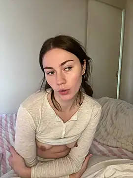 Snapshot of daisycollins chatting on June 28, 4:18 am daisycollins online show from June 28, 4:18 am