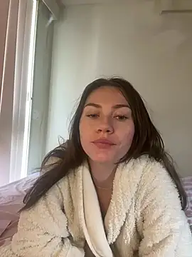 Snapshot of daisycollins chatting on July 1, 1:18 am daisycollins online show from July 1, 1:18 am