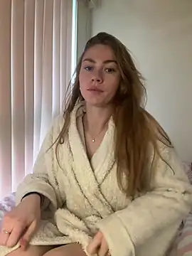 Snapshot of daisycollins chatting on July 7, 2:36 am daisycollins online show from July 7, 2:36 am