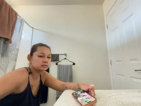 Baybeecakes online show from May 19, 3:29 pm