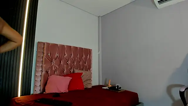 aisha moore online show from August 5, 7:28 pm