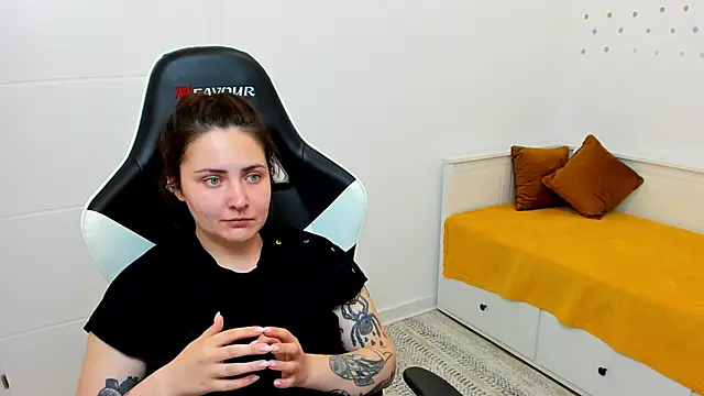 Snapshot of linphea chatting on May 8, 6:13 pm linphea online show from May 8, 6:13 pm