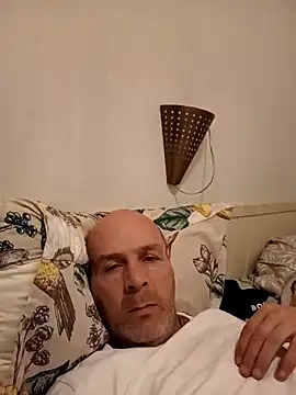 Iulian198128 online show from May 1, 7:51 pm