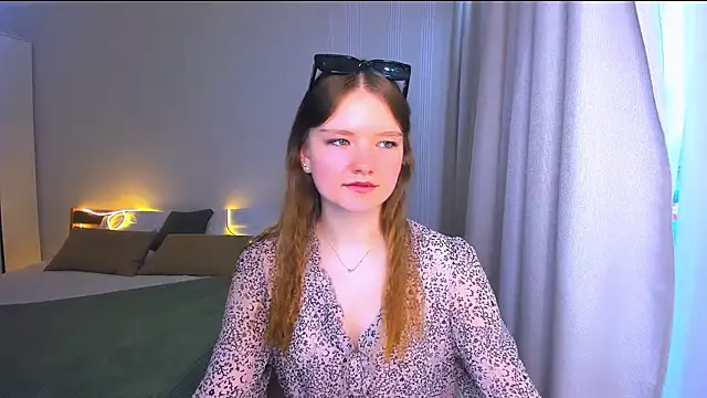 Snapshot of LookEva chatting on June 11, 4:21 am LookEva online show from June 11, 4:21 am