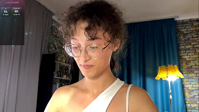 Snapshot of CurlyWinx chatting on June 6, 5:17 pm CurlyWinx online show from June 6, 5:17 pm