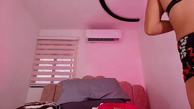 Malaia thompson  online show from August 1, 12:04 pm