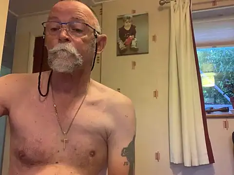 Moonraker64 online show from July 7, 4:37 am