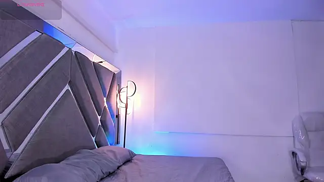 AmaraLewis online show from June 26, 1:04 pm