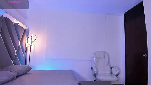 AmaraLewis online show from July 1, 1:02 pm