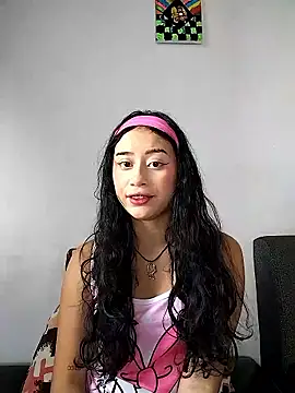 L0lita Emi12 online show from May 15, 1:07 pm