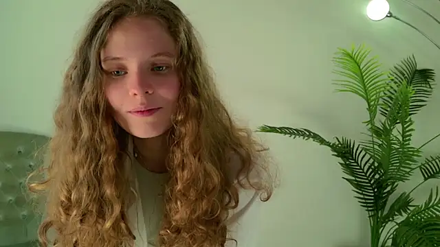 Mila Stain online show from May 3, 6:52 am