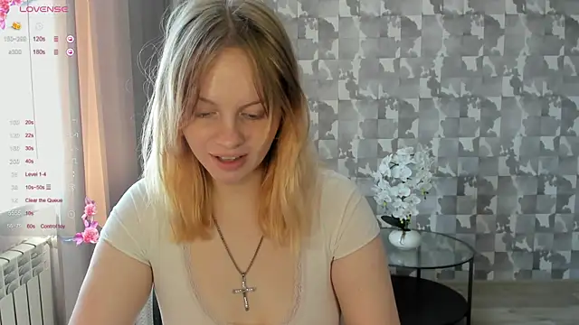 L aura online show from May 9, 7:13 am