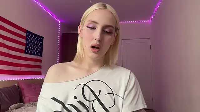 Snapshot of llinabarbie chatting on August 3, 3:05 pm llinabarbie online show from August 3, 3:05 pm