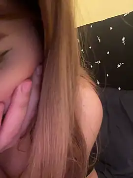 Snapshot of naughty_vivian chatting on June 18, 10:09 am naughty vivian online show from June 18, 10:09 am