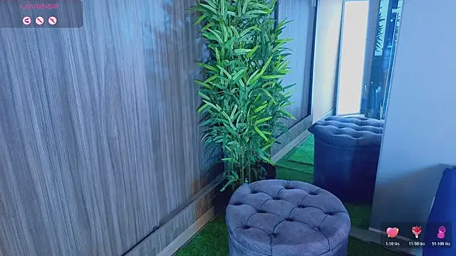 Snapshot of Karlie_moore_ chatting on June 19, 1:59 pm Karlie moore online show from June 19, 1:59 pm