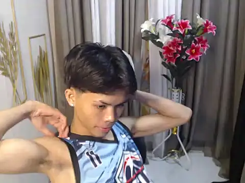 sweetguy forth online show from May 6, 11:04 am
